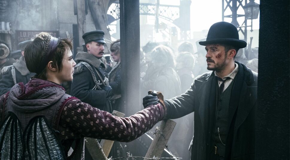 Orlando Bloom und Cara Develingne in Carnival Row