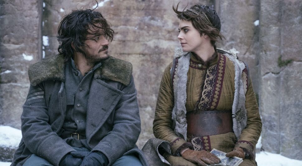 Orlando Bloom und Cara Develingne in Carnival Row