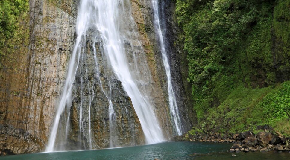 Der Jurassic-Park-Drehort Manawaiopuna Wasserfall.