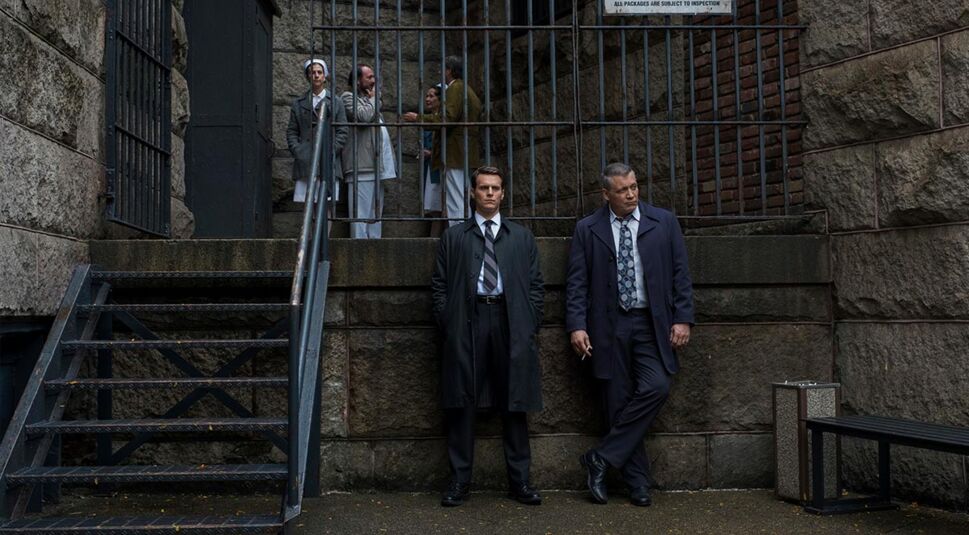  (Holden Ford) Jonathan Groff und Bill Tench (Holt McCallany) sind in Gefängnissen praktisch zu Hause | © Patrick Harbron/Netflix