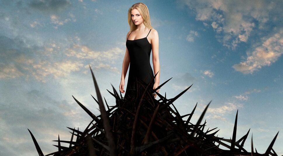 Emily Van Camp in Revenge