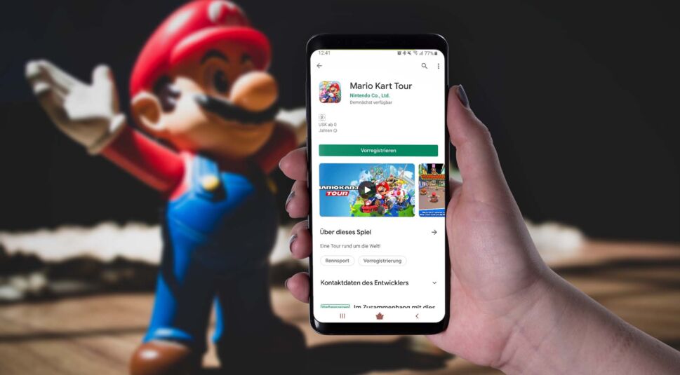 Smartphone zeigt die App Super Mario Kart im Google Play Store.