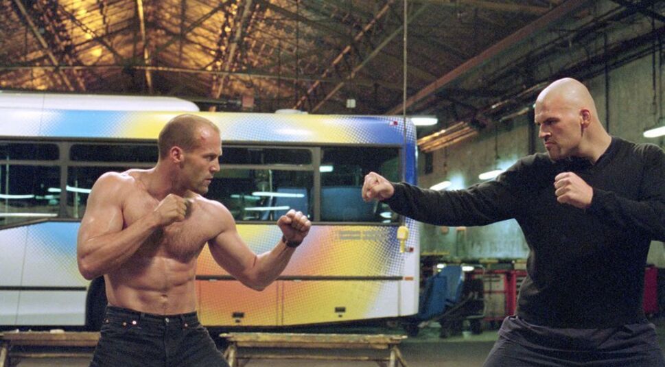 Jason Statham und Jean-Marie Paris in The Transporter