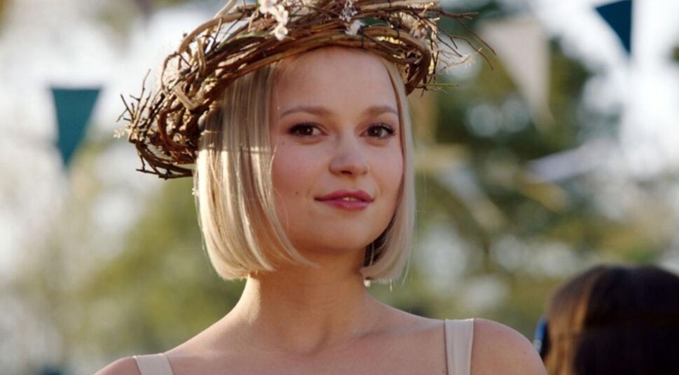 Amber (Ellie Duckles) in BBCs The A List bei Netflix