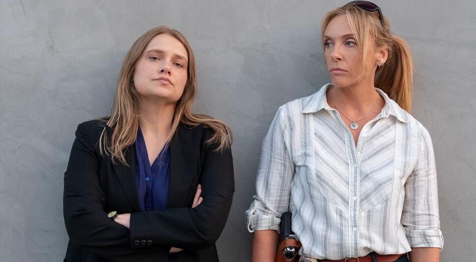 Merritt Wever und Toni Colette als Karen DuVall und Grace Rasmussen in Netflix Serie Unbelievable
