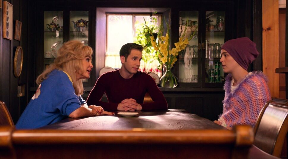 Ben Platt, Jessica Lange und Zoey Deutch in The Politician