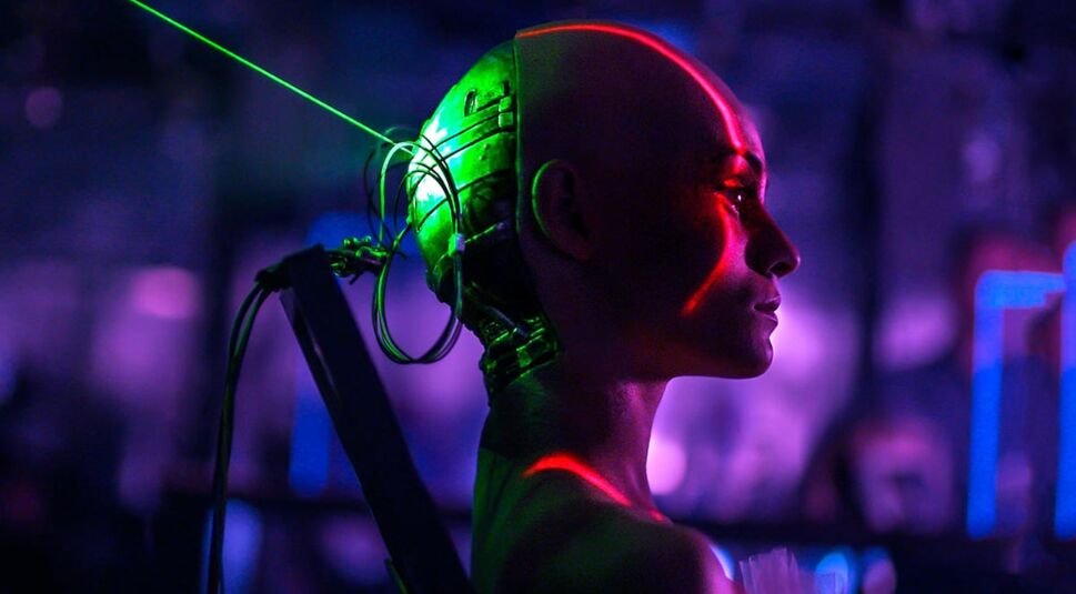 Paulina Andreeva als Arisa in Better than us bei Netflix