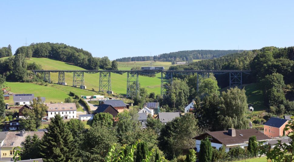  Die Erforschung des Einsatzes von 5G-Technik im Zugverkehr nimmt Fahrt auf.