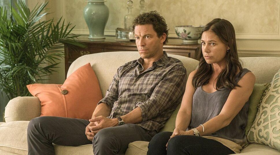 Dominix West als Noah und Maura Tierney als Helen in The Affair