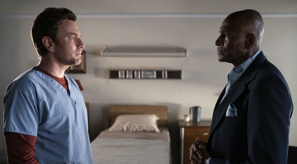 Ewan McGregor und Carl Lumbly in Doctor Sleeps Erwachen