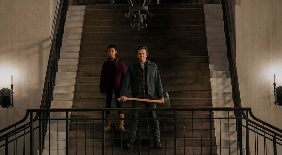 Kyliegh Curram und Ewan McGregor in Doctor Sleeps Erwachen