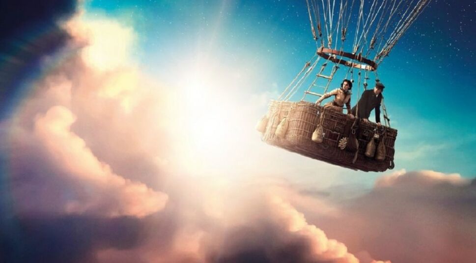 Felicity Jones und Eddie Redmayne in The Aeronauts