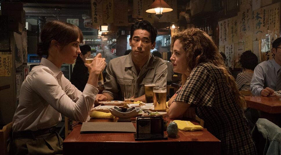 Wo die Erde bebt, Alicia Vikander, Rileigh Keough