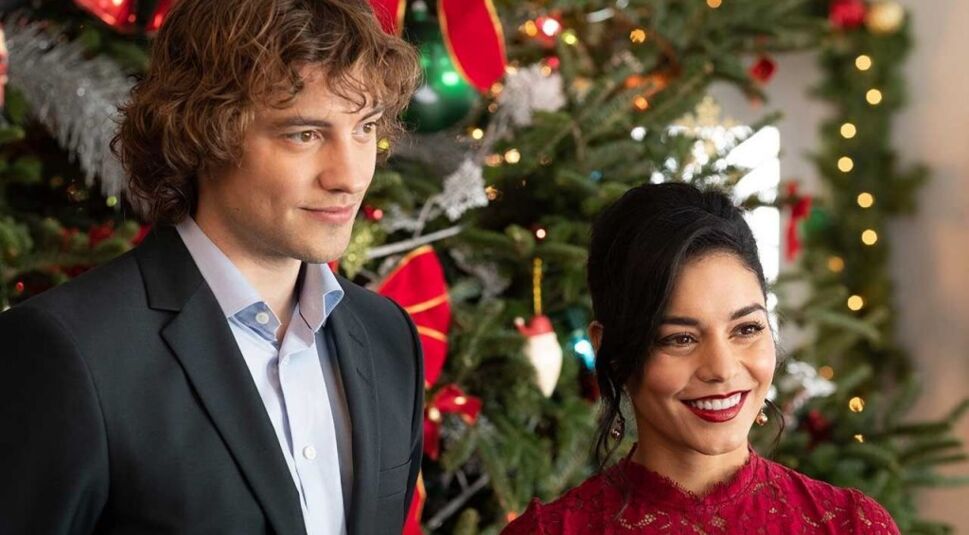  Josh Whitehoue spielt die männliche Hauptrolle an der Seite von Vanessa Hudgens in The Knight Before Christmas | © Netflix