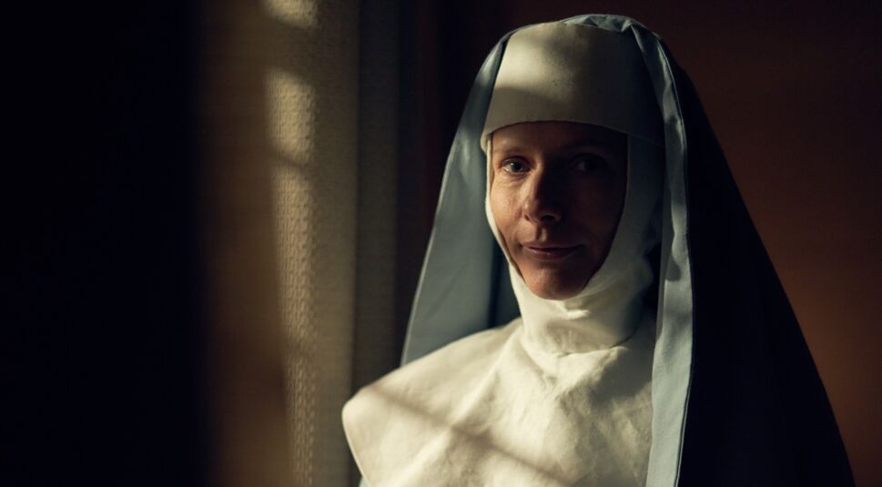 Dracula Dolly Wells Netflix