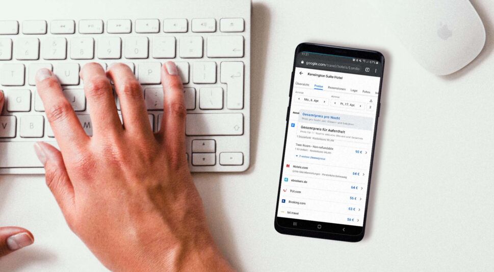 Am Samsung Galaxy S9+ mit Googles Travel-Tool nach einem Hotel suchen.