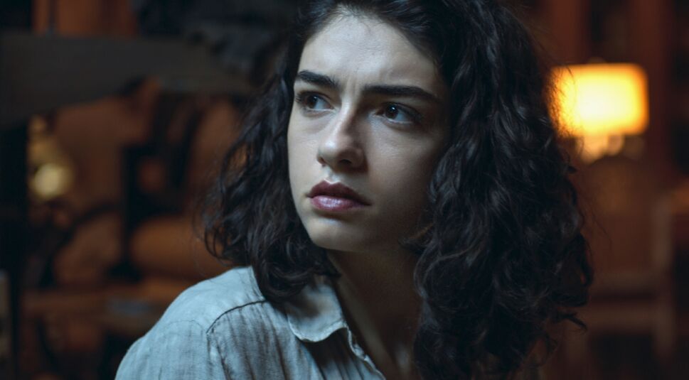 Hazar Ergüçlü als Zeynep Erman in Thr Protector Staffel 3