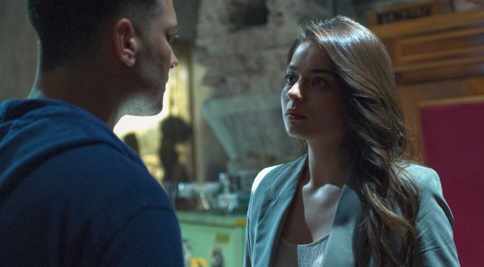 Ayça Aysin Turan als Leyla Sancak in The Protector