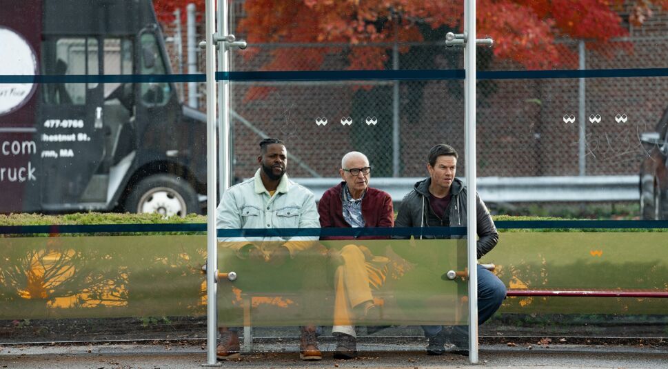 Winston Duke, Alan Arkin und Mark Wahlberg in Spenser Confidential