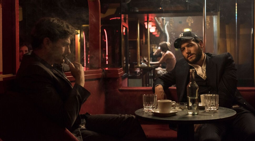 Igor und Moische in einem Stripclub in Berlin