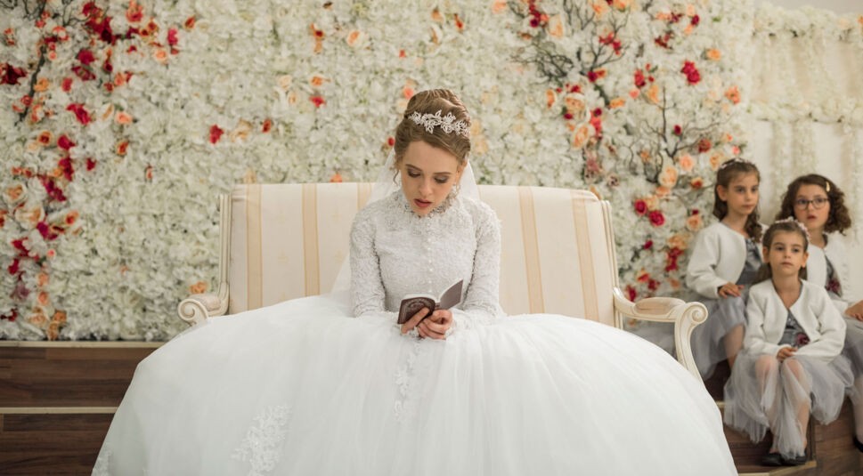 Esty im Brautkleid an ihrer Hochzeit