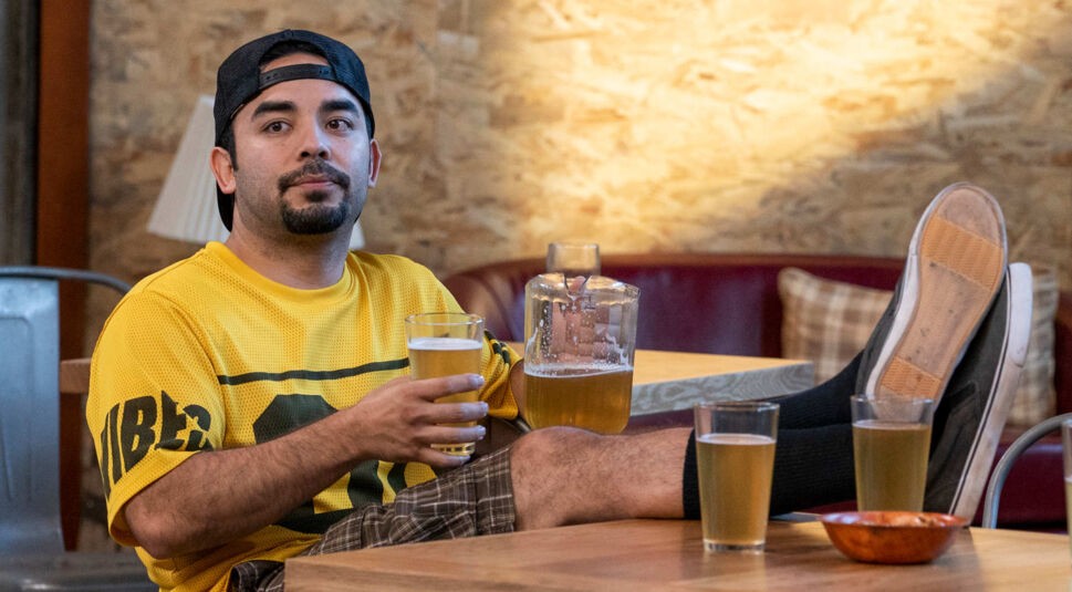 Marques Ray als Chuy in Netflix' Brews Brothers