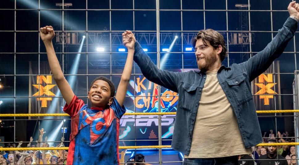 Seth Carr und Adam Pally in Mein WWE Main Event