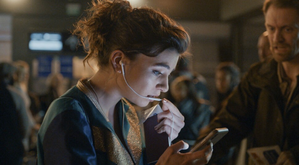 Alba Gaia Bellugi in Into the Night