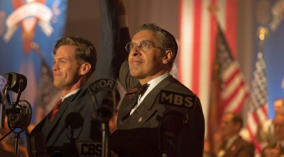 Ben Cole und John Turturro in The Plot Against America