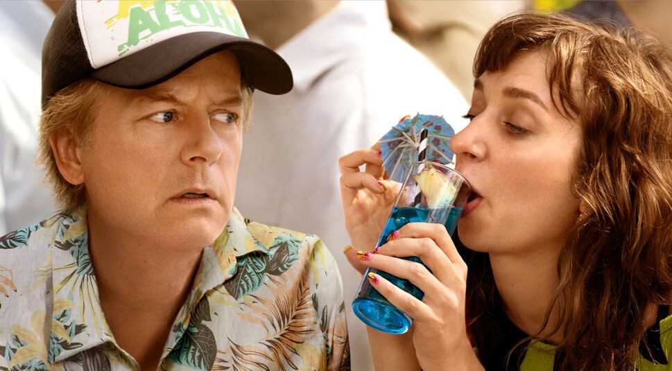 David Spade und Lauren Lapkus in The Wrong Missy