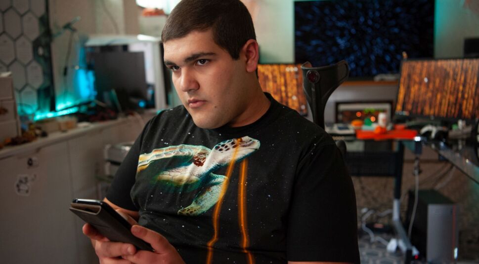 Danilo Kamperidis in „How to Sell Drugs Online (Fast)“.