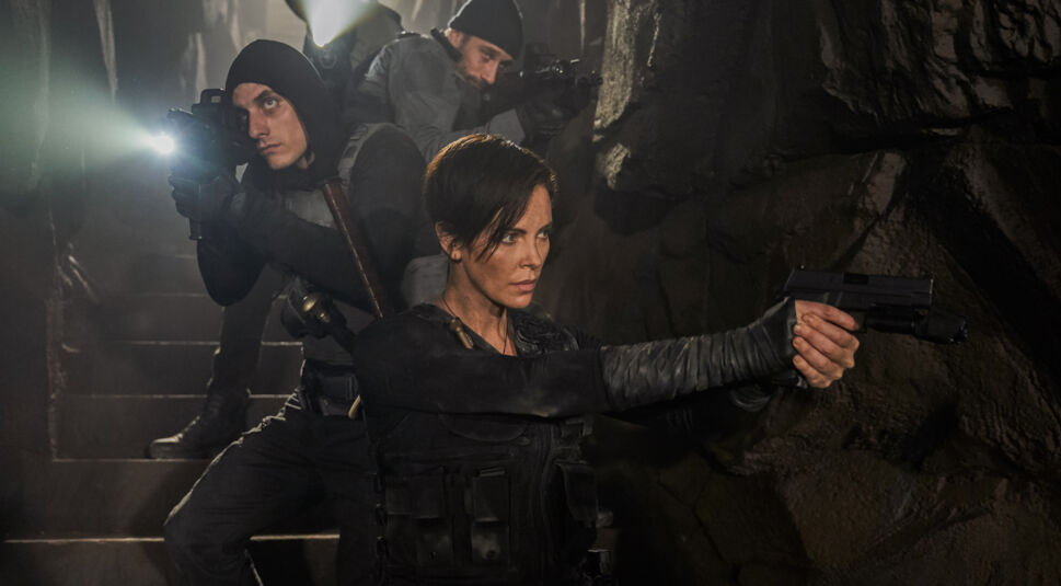 Charlize Theron, Matthias Schoenaerts, Luca Marinelli und Marwan Kenzari in The Old Guard