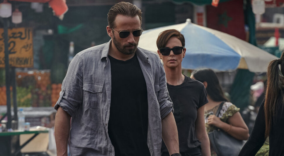 Charlize Theron und Matthias Schoenaerts in The Old Guard