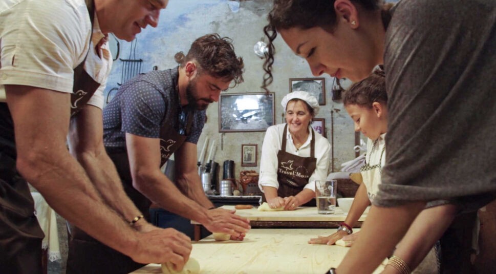 Zac Efron in Um die Welt mit Zac Efron bei Netflix