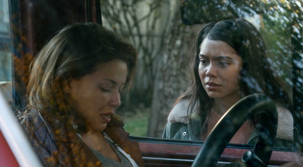 Justina Machado als Becky in All Together Now