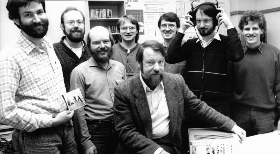 Das Audioteam, das hinter der Entstehung der MP3 steckt. Zu sehen sind Harald Popp, Stefan Krägeloh, Hartmut Schott, Bernhard Grill, Heinz Gerhäuser, Ernst Eberlein, Karlheinz Brandenburg und Thomas Sporer. 