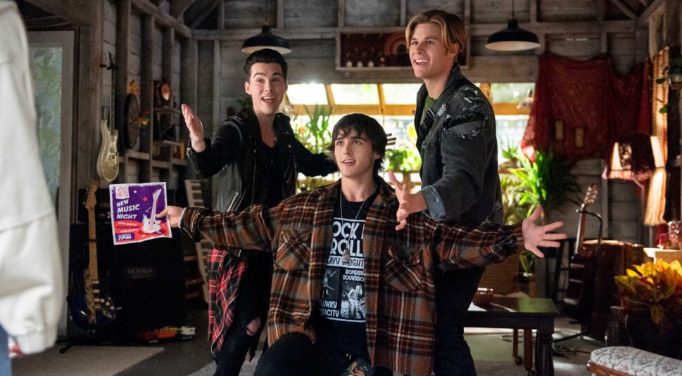 Charlie Gillespie als Luke in Julie and the Phantoms bei Netflix