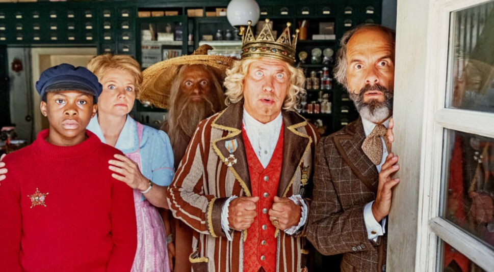 Anette Frier, Uwe Ochsenkencht und Christoph Maria Herbst in Jim Knopf und die Wilde 13