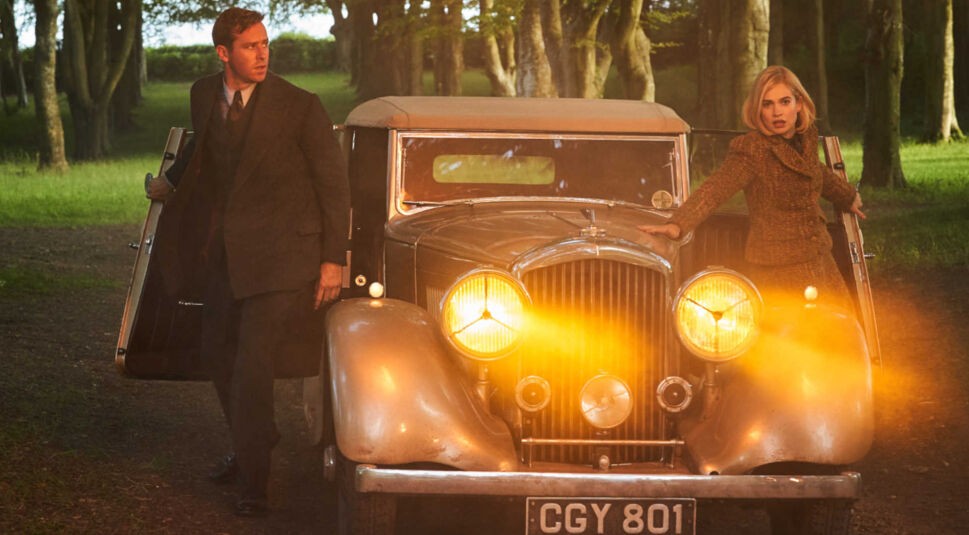 Lily James und Armie Hammer in Netflix' Rebecca