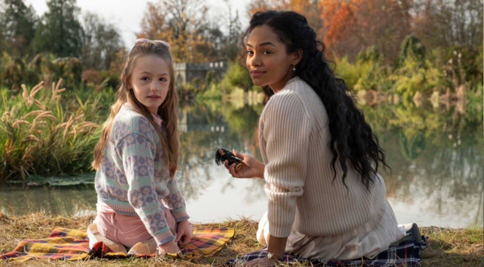 Tahirah Sharif als Rebecca in Spuk in Bly Manor bei Netflix