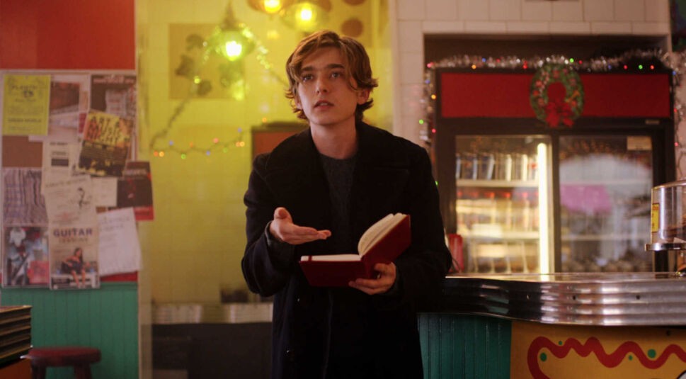 Austin Abrams als Dash in Netflix' Lily & Dash