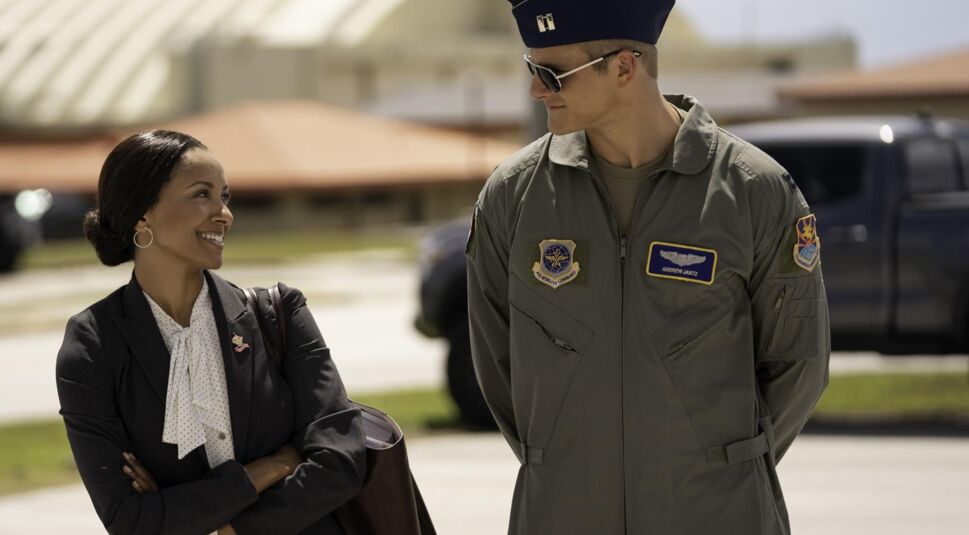 Alexander Ludwig und Kat Graham in Alles Gute kommt von oben