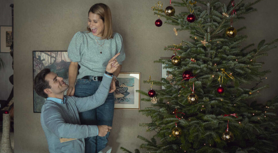 Cristina do Rego als Fine in Netflix' ÜberWeihnachten