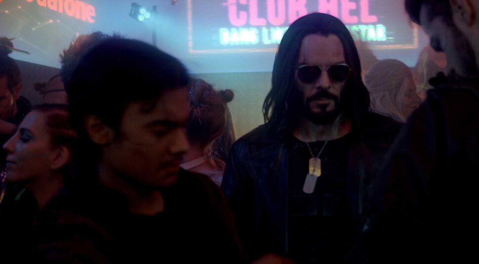  Johnny muss sich durch mehrere Level durchkämpfen, um V und seine Freundin zu retten.