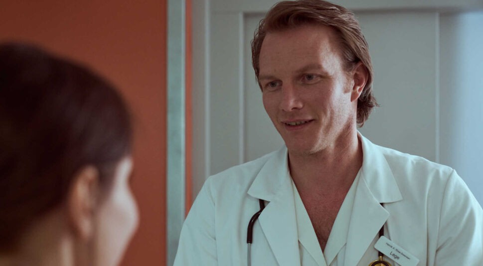 Oddgeir Thune als Henrik in Weihnachten zuhause Staffel 2 bei Netflix.