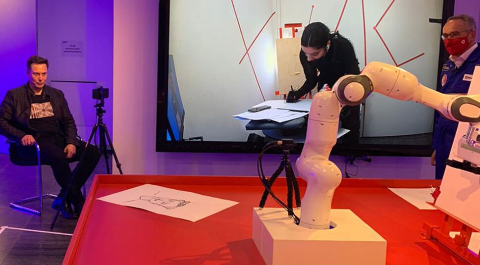 Die Künstlerin Shev Lunatic zeichnet Elon Musk beim Axel Springer Award 2020.