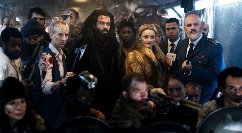 Daveed Digs und Mickey Sumner in Snowpiercer