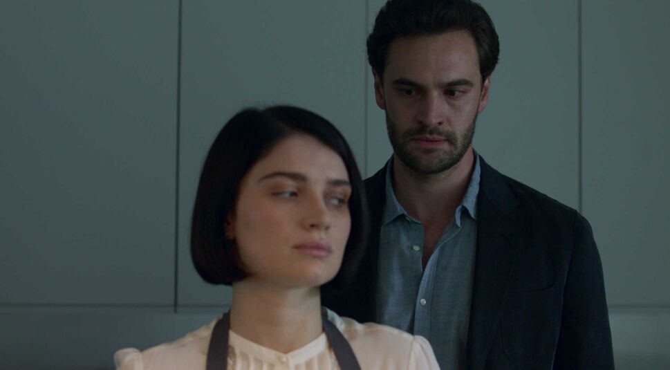 Tom Bateman als David in Netflix' Sie weiß von Dir