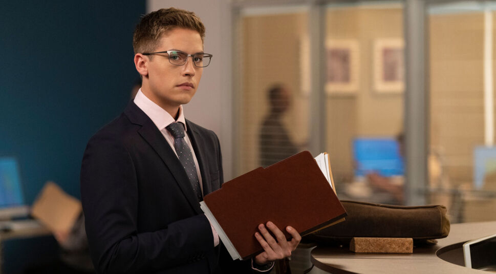 Dylan Sprouse als Trevor Matthews in After Truth