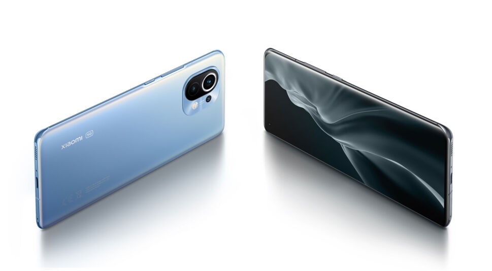 Das neue Xiaomi Mi 11 | 5G in Horizon Blue und Midnight Gray vorder- und rückseitig.